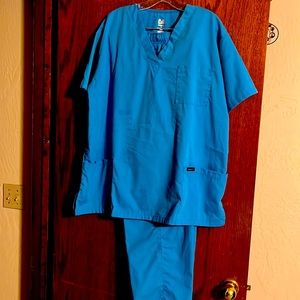 Dagacci turquoise cotton scrubs.  Size XL.